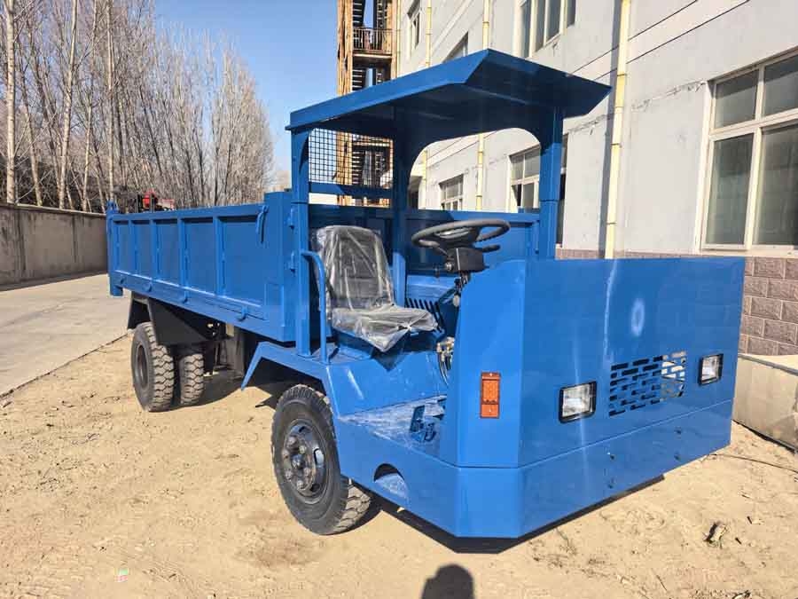 随车挖运输车